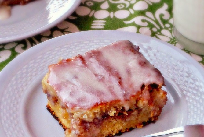 strawberry honey bun cake recipe